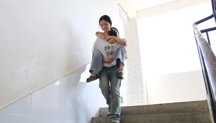 DƬ